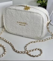 شنطه شانيل الشتويه ابيض