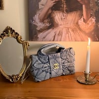 حقيبة شانيل مبطنة بسلسلة ذهبي