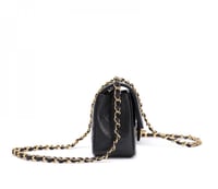 شنطة شانيل كلاسيك كافيار 20- أسود وذهبي