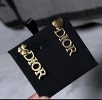 حلق ديور مختوم . شامل الملحقات والورده