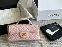 حقيبة شانيل صغيرة بنكي بغطاء قلاب ومقبض علوي،