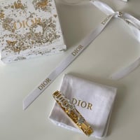 سوارة ديور مع الملحقات