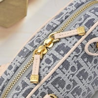 حقيبة ميني باو من شانيل لموسم الخريف والشتاء 2025/...