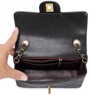 شنطة شانيل كلاسيك كافيار 20- أسود وذهبي