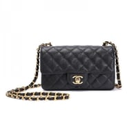 شنطة شانيل كلاسيك كافيار 20- أسود وذهبي