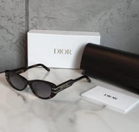 نظارة كريستيان ديور بني سجنتشر