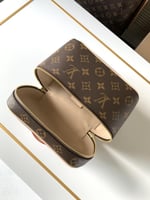 شنطة لويس فيتون 18cm