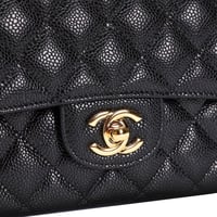 شنطة شانيل كلاسيك كافيار 25 سم - أسود وذهبي