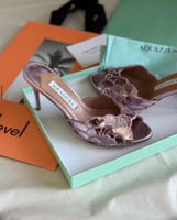 كعب أكوازورا الوردي المشكوك بالكريستال