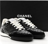 سنيكرز شانيل النسائي – تصميم فضي فاخر