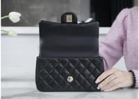 شنطة شانيل هاندل اسود 20 سم فضي