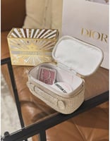 شنطة ديور اصدار محدود شامل التغليف و المنتجات