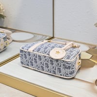 حقيبة ميني باو من شانيل لموسم الخريف والشتاء 2025/...