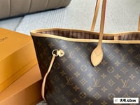 شنطة لويس فيتون جلد طبيعي شامل الملحقات