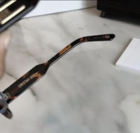 نظارة كريستيان ديور بني سجنتشر