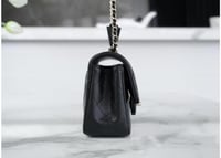 شنطة شانيل هاندل اسود 20 سم فضي