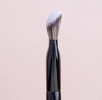 فرشاه سيفورا 47 بديل ارخص لدمج الاساس السائل والبل...