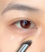 فرشة الابهام للكونسيلر