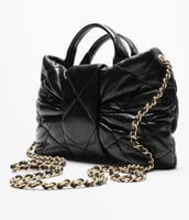 حقيبة شانيل مبطنة بسلسلة ذهبي