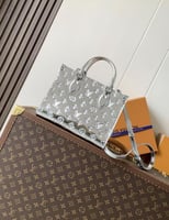 شنطة لويس فيتون ستايل – ميتاليك فضي مع نقشة مونوجر...