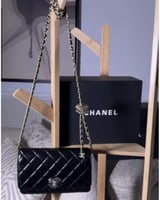 شنطه شانيل كلاسيك شامل الملحقات