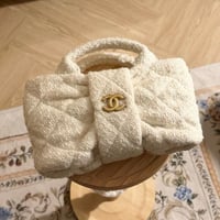 حقيبة شانيل مبطنة بسلسلة ذهبي