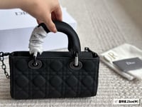 حقيبة ديور Lady dior 22 cm