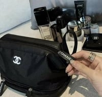 شنطة ميكب ومستلزمات شانيل وتر بروف