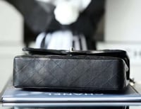 شانيل كلاسك مديم مقاس25cm لامب لذر هارد وير فضي