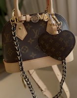 لويس فتون ألما مونوغرام –