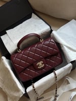 شنطة شانيل هاندل ماروني 20 سم