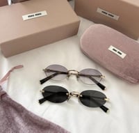 نظارة ميو ميو بإطار بيضاوي