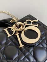 حقيبة ديور Lady dior 22 cm