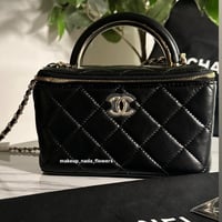 شنطة شانيل لون اسود شامل الملحقات