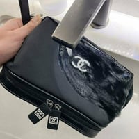 شنطة ميكب ومستلزمات شانيل وتر بروف