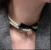 عقد فاخر وراقي جنزير مع لؤلؤ مع فيونكه ستان بدون م...