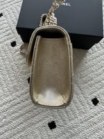 شنطة كافيار كلاسيك هارد ذهبي – مقاس 20