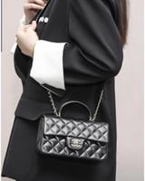 شنطة شانيل هاندل اسود 20 سم فضي