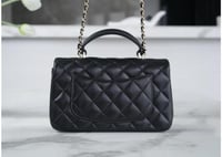 شنطة شانيل هاندل اسود 20 سم فضي