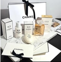 مجموعة شانيل للعرائس شامل الكيس والكرت والشريطه