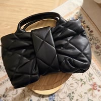 حقيبة شانيل مبطنة بسلسلة ذهبي