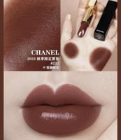 ‎ شانيل يونيفرسال فري باودر ‎بودرة سائبة بلمسة نها...