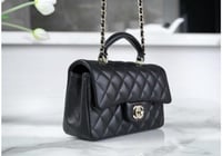 شنطة شانيل هاندل اسود 20 سم فضي