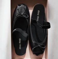 ميو ميو حذاء باليرينا مفتوح من الخلف