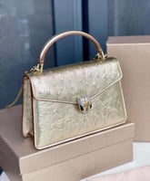 حقيبة جلد بايثون فاخرة بقفل رأس أفعي – لون ذهبي