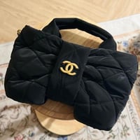 حقيبة شانيل مبطنة بسلسلة ذهبي