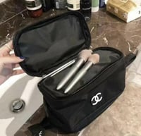 شنطة ميكب ومستلزمات شانيل وتر بروف