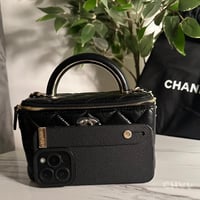 شنطة شانيل لون اسود شامل الملحقات