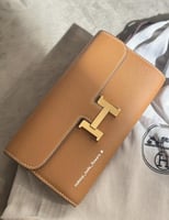 هيرمز واليت باللون الكاكي والجملي