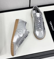 سنيكرز شانيل النسائي – تصميم فضي فاخر